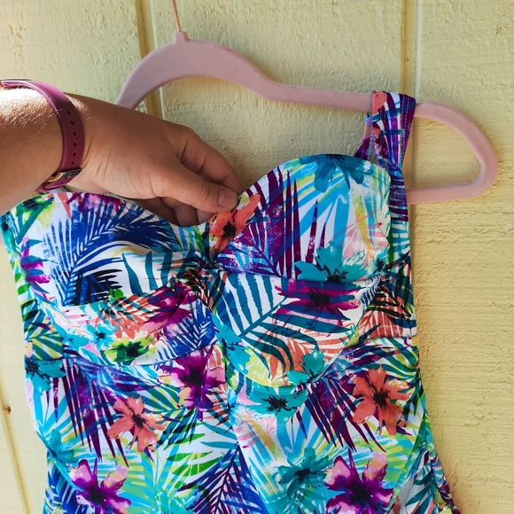 Catalina Tropical Flower Print Twist Front Sweetheart Halter One Piece Swimsuit - Picture 2 of 11